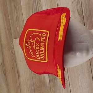 DUCKS UNLIMITED Austin‎ TX Red Gold Embroidered Trucker Mesh Snapback Hat VTG